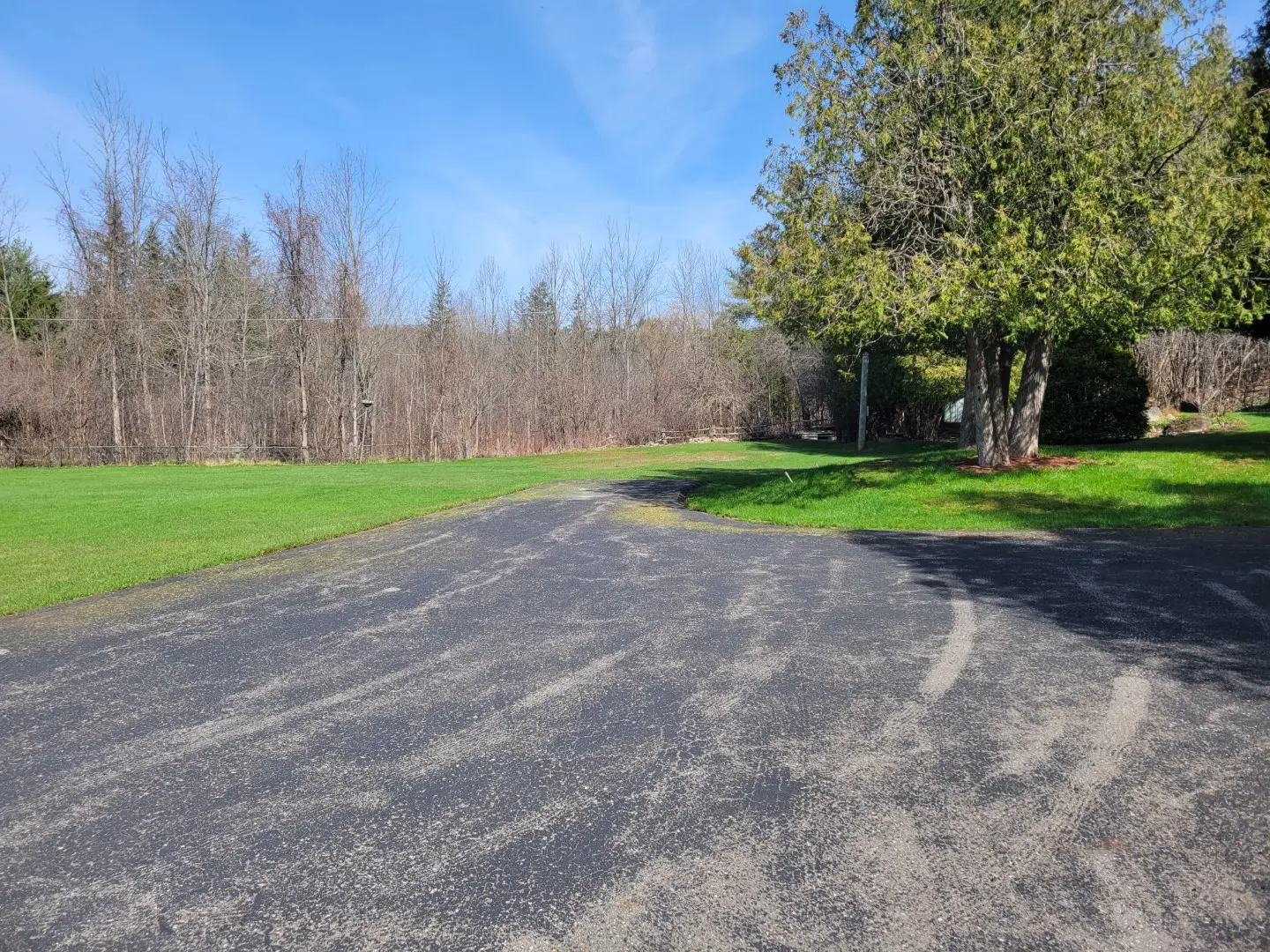 Before and after driveway repair Milton Ontario - Andy's Asphalt Sealing